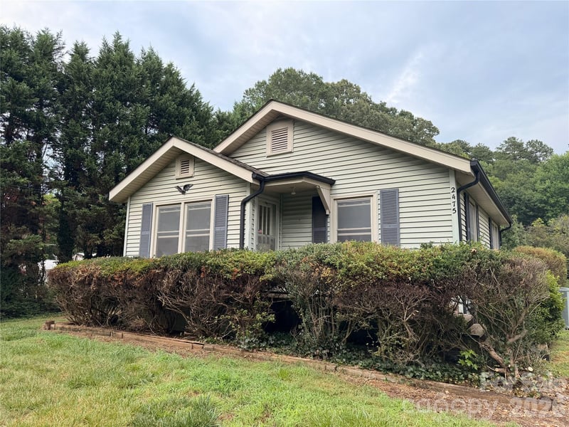 2475 Shelton Avenue, Statesville, NC - 2 beds, 1 bath, 849 sqft - $197,000