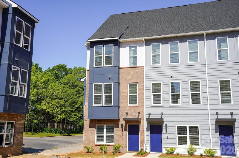1139 Kokomo Lane Apt 47, Charlotte, NC - 3 beds, 3.5 baths, 1,648 sqft - $434,000