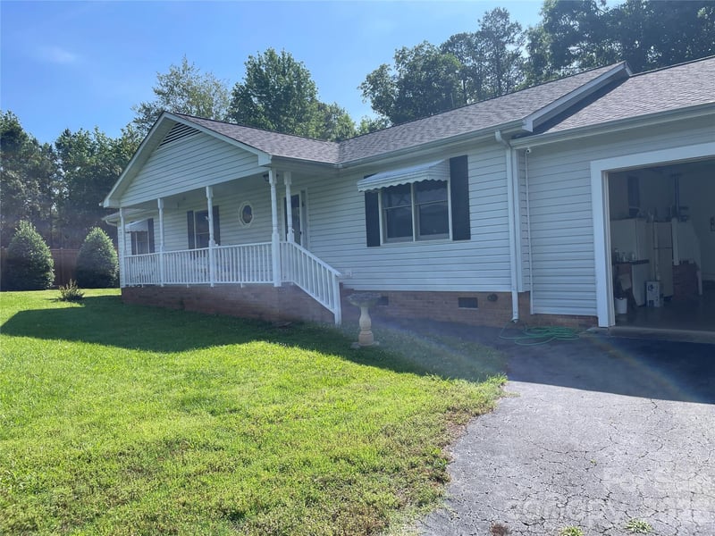 6630 Stevens Mill Road, Matthews, NC - 3 beds, 2 baths, 1,595 sqft - $330,000