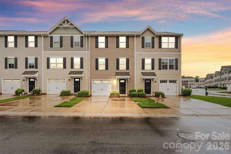 907 Taybyn Road, Fort Mill, SC - 3 beds, 2.5 baths, 1,585 sqft - $279,900