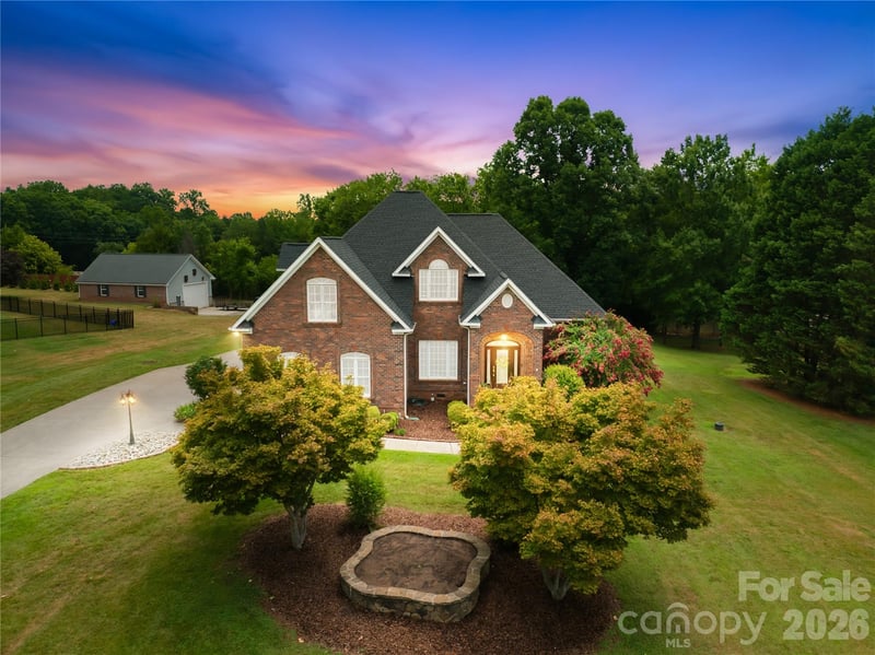 115 S Gibbs Road, Mooresville, NC - 4 beds, 2.5 baths, 2,656 sqft - $775,000