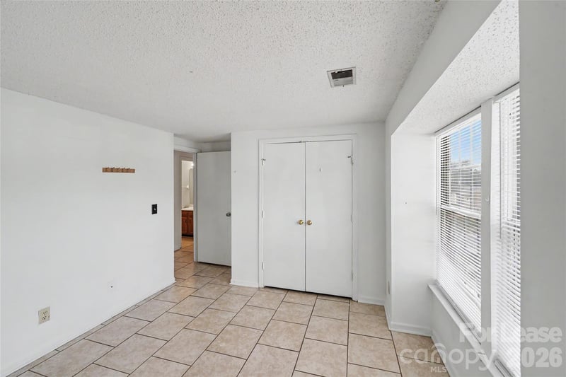 1624 Arlyn Circle J, Charlotte, NC - 3 beds, 2 baths - $1,400