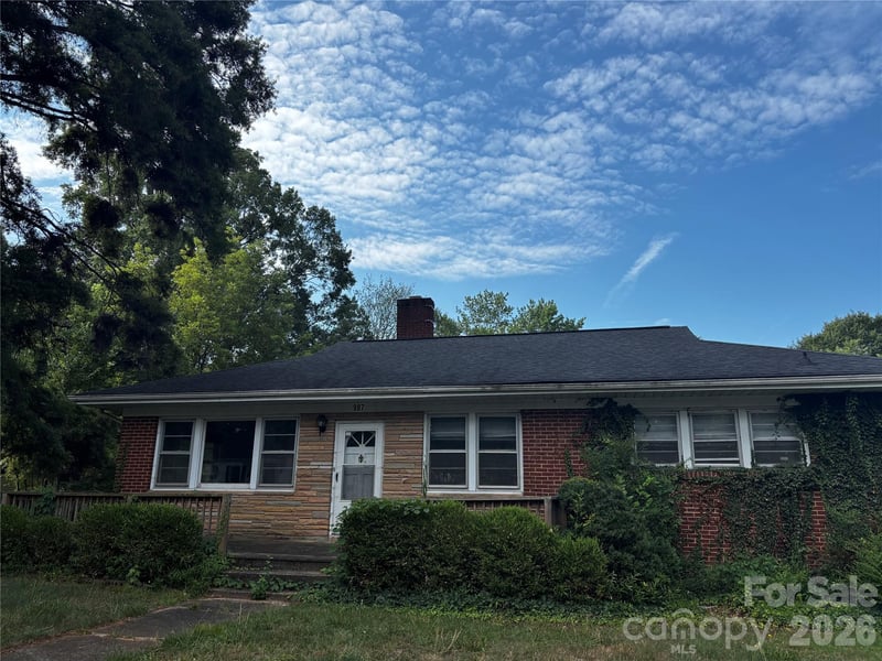907 Maple Avenue, Salisbury, NC - 2 beds, 1.5 baths, 1,440 sqft - $195,000
