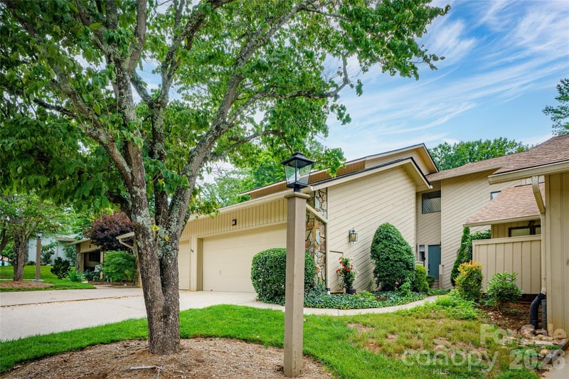 106 Deerlake Drive, Asheville, NC - 3 beds, 3 baths, 1,945 sqft - $520,000