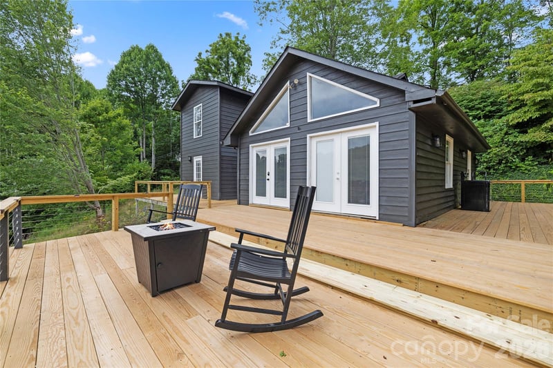 3954 NC 80 Highway, Bakersville, NC - 3 beds, 2 baths, 1,982 sqft - $364,000