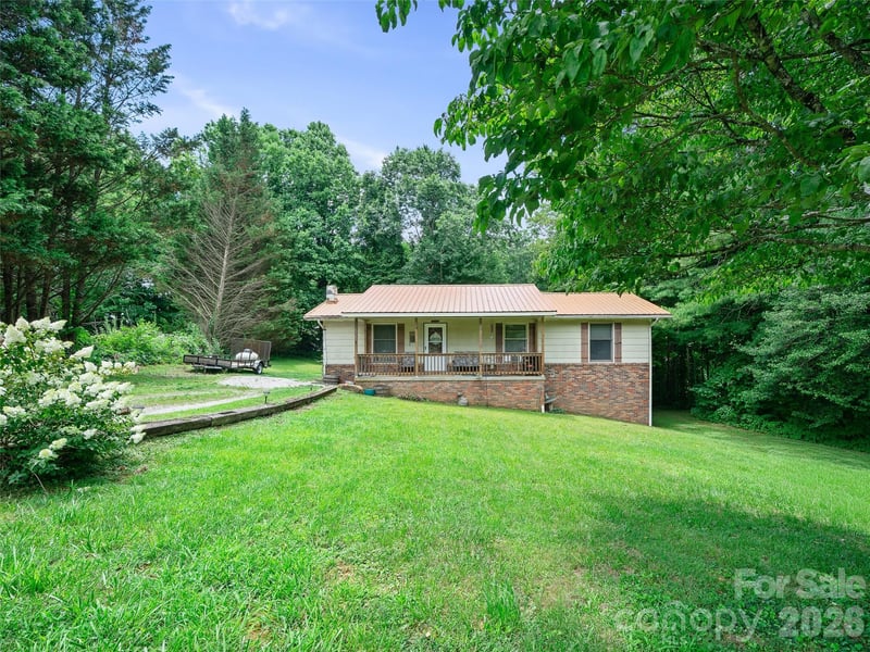 115 Hollifield Street, Spruce Pine, NC - 3 beds, 1 bath, 1,104 sqft - $215,000