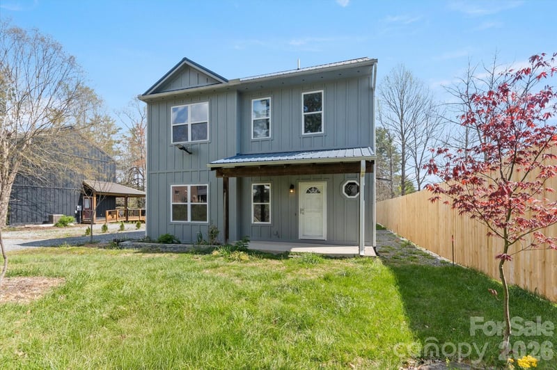 84 Poplar Street, Brevard, NC - 3 beds, 2.5 baths, 1,818 sqft - $500,000