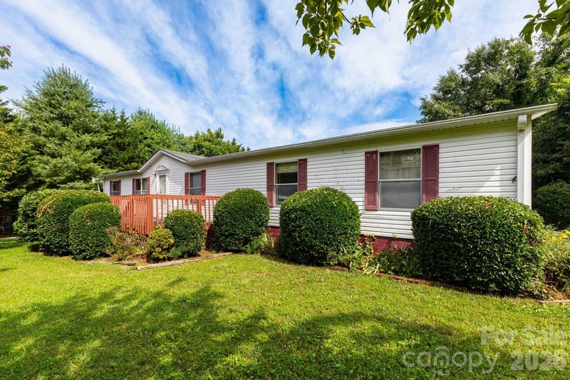 44 Double D Drive, Flat Rock, NC - 3 beds, 3 baths, 1,831 sqft - $225,000