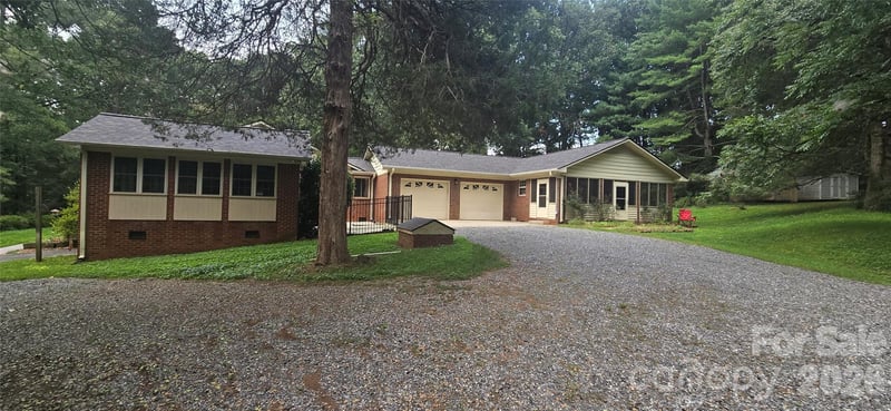 2593 Hickory Highway, Statesville, NC - 5 beds, 2.5 baths, 2,768 sqft - $699,000