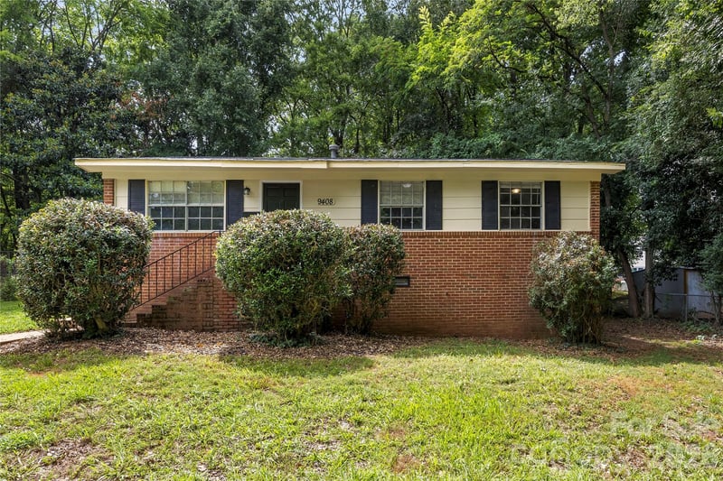 9408 Spruce Pine Place, Charlotte, NC - 3 beds, 1.5 baths, 998 sqft - $250,000