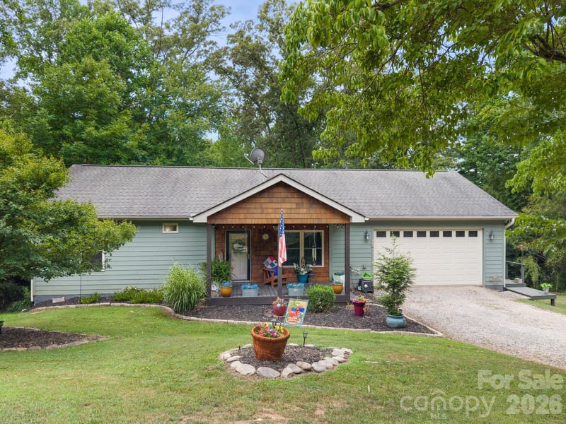 34 Grandview Court, Asheville, NC - 2 beds, 2 baths, 1,065 sqft - $499,900