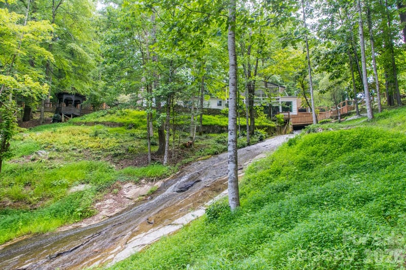 125 Little Willow Circle, Hendersonville, NC - 7 beds, 6 baths, 2,162 sqft - $2,900,000