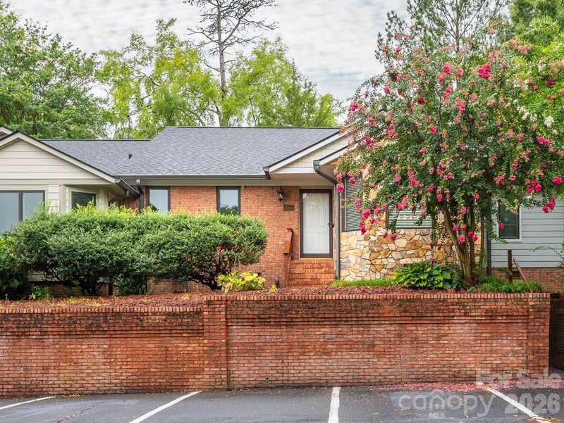 1005 Kenilworth Court NW, Concord, NC - 2 beds, 2 baths, 1,309 sqft - $240,000