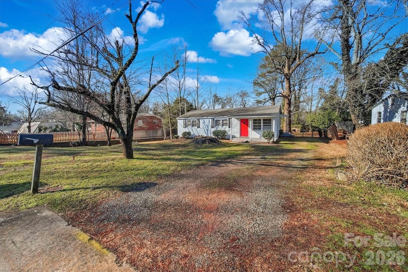 1512 N Deal Avenue, Newton, NC - 3 beds, 1 bath, 1,052 sqft - $155,000