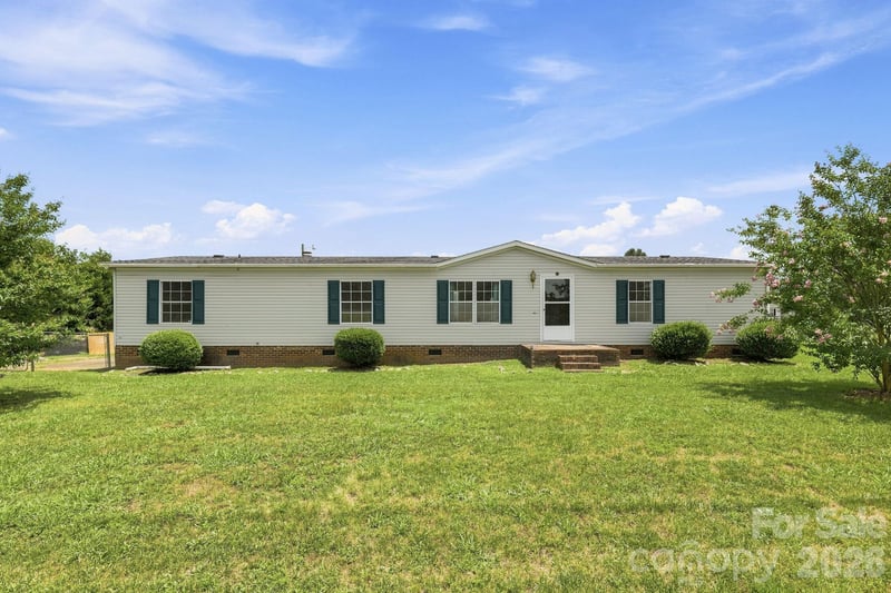 2299 Dellinger Drive, Newton, NC - 3 beds, 2 baths, 1,782 sqft - $215,000