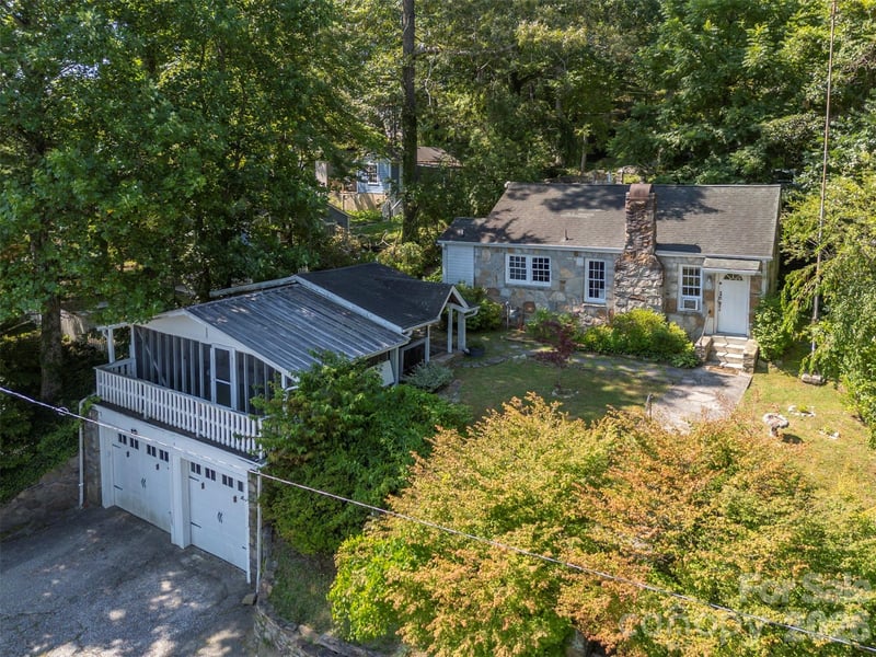 720 Sylvan Boulevard, Hendersonville, NC - 2 beds, 1 bath, 619 sqft - $265,000