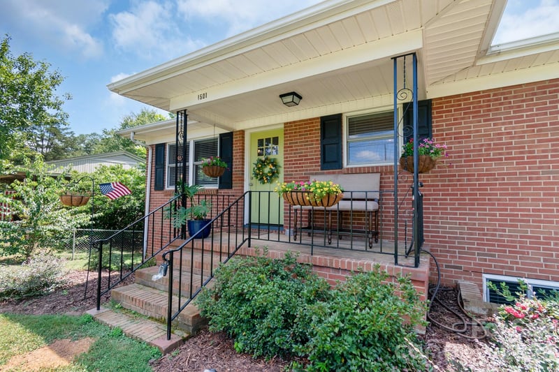1501 Old Hickory Grove Road, Mount Holly, NC - 3 beds, 2 baths, 1,771 sqft - $390,000