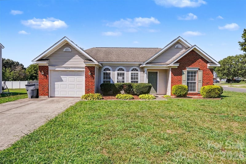 10439 Green Hedge Avenue, Charlotte, NC - 3 beds, 2 baths, 1,346 sqft - $300,000