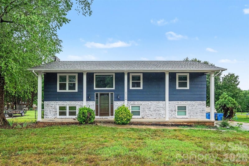 2310 24th Avenue NE, Hickory, NC - 4 beds, 2 baths, 1,665 sqft - $365,000
