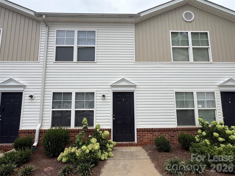 2021 Oakdale Road M, Charlotte, NC - 2 beds, 1.5 baths, 960 sqft - $1,274