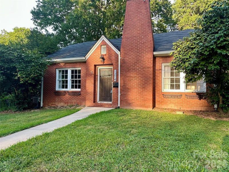1214 S York Street, Gastonia, NC - 2 beds, 1 bath, 1,430 sqft - $259,000