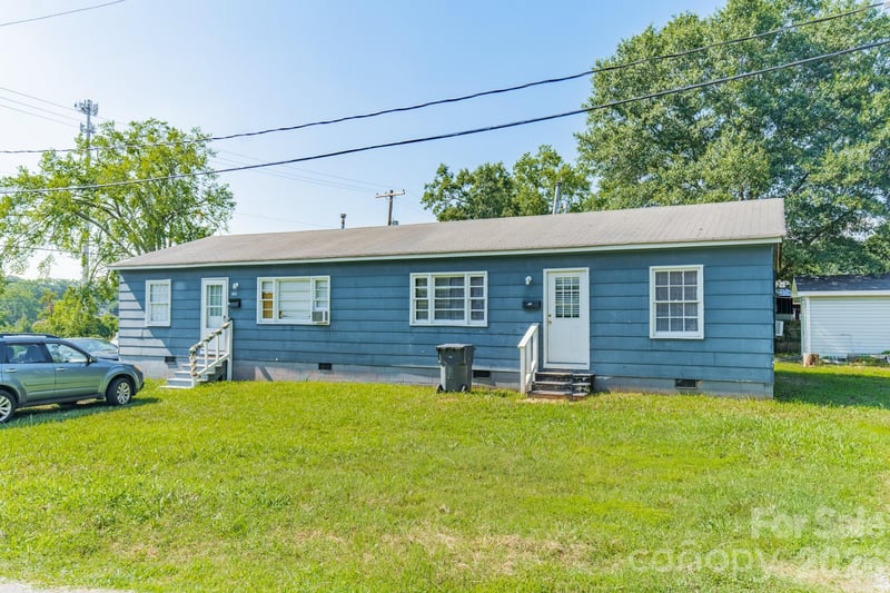 402 E Webb Street, Dallas, NC - 4 beds, 1,449 sqft - $230,000