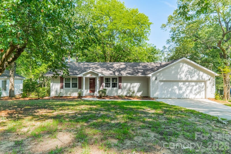 1077 E Shore Drive, Lancaster, SC - 2 beds, 1.5 baths, 1,308 sqft - $249,900