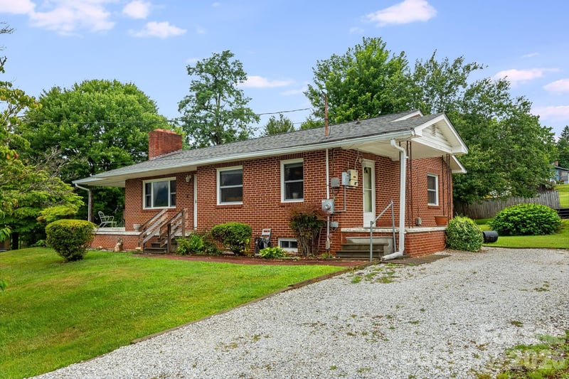 4 Brad Street, Asheville, NC - 4 beds, 2 baths, 1,731 sqft - $425,000