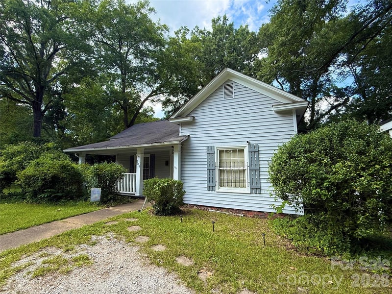 508 Chesterfield Avenue, Lancaster, SC - 3 beds, 2 baths, 1,720 sqft - $145,000