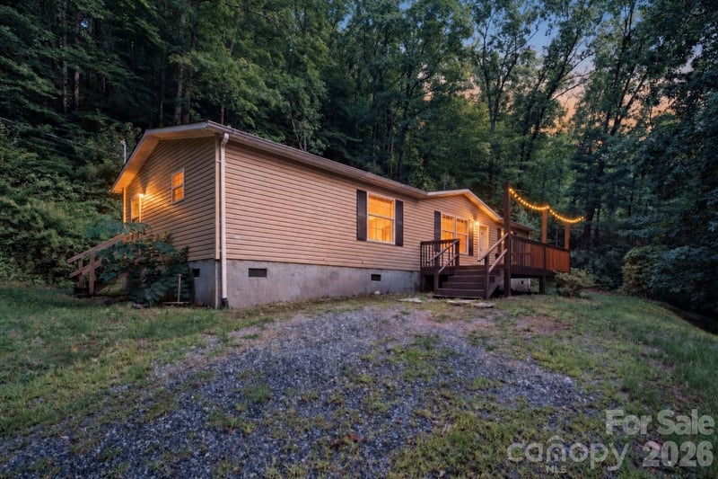 55 Twin Oaks Lane, Spruce Pine, NC - 3 beds, 2 baths, 1,191 sqft - $244,900