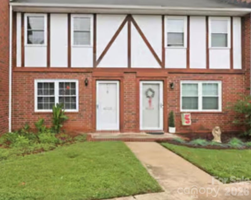 1300 Larchmont Place Apt 210, Salisbury, NC - 2 beds, 1.5 baths, 912 sqft - $125,000
