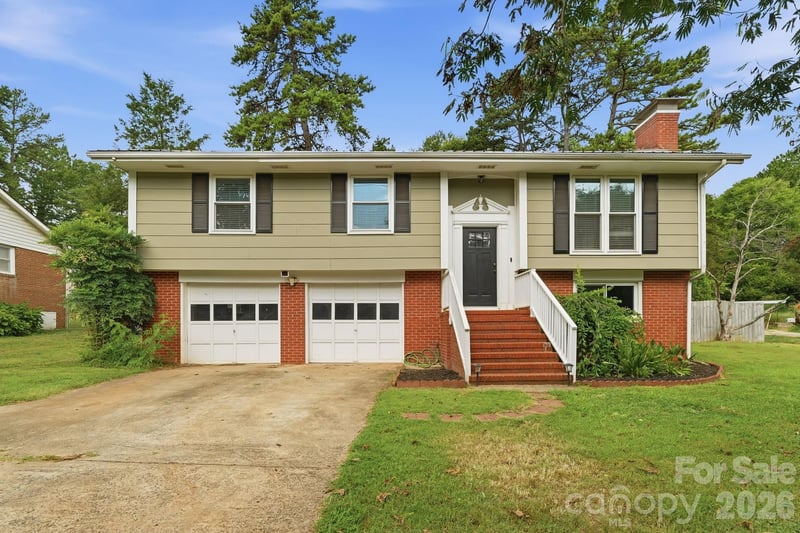2080 South Point Road, Belmont, NC - 3 beds, 2.5 baths, 1,739 sqft - $408,000