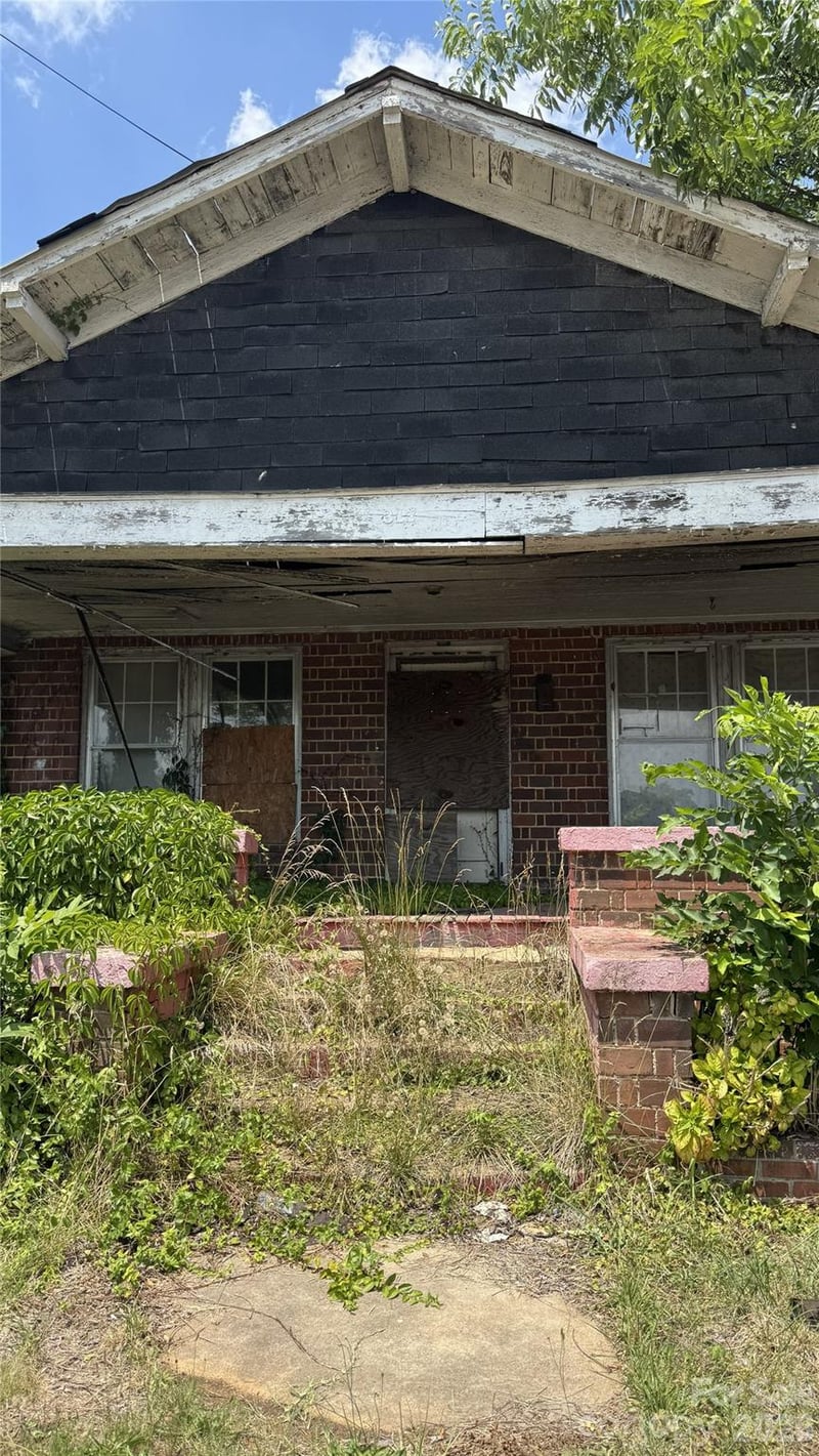 317 N Washington Street, Shelby, NC - 3 beds, 1 bath - $64,000
