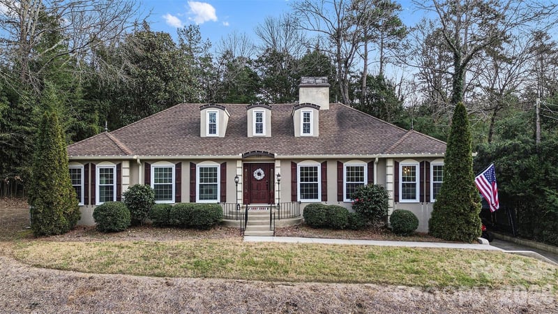 123 Old Bell Road, Charlotte, NC - 4 beds, 3 baths, 3,087 sqft - $860,000