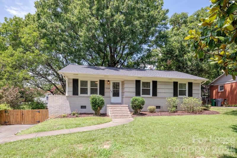 1129 Eastview Drive, Charlotte, NC - 3 beds, 1.5 baths, 1,147 sqft - $2,300