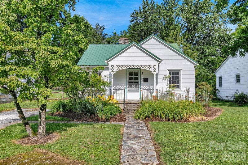 105 Parkview Drive, Brevard, NC - 3 beds, 1.5 baths, 1,083 sqft - $379,500