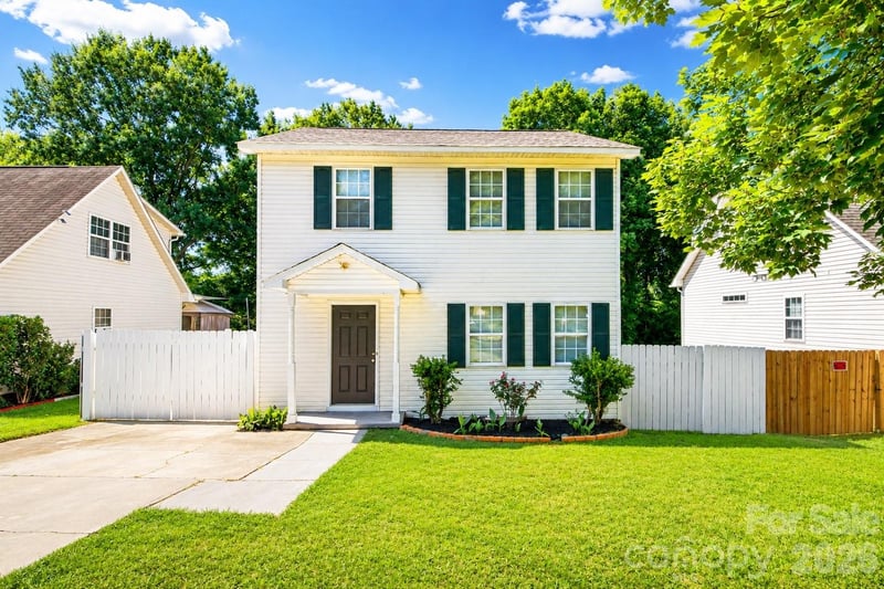 1606 Dendy Lane, Pineville, NC - 3 beds, 2.5 baths, 1,292 sqft - $325,000