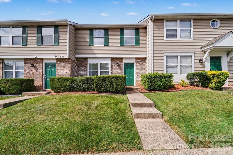 9626 Vinca Circle D, Charlotte, NC - 3 beds, 2.5 baths - $1,650