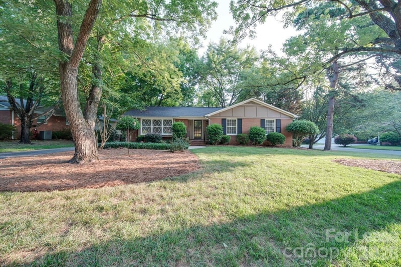 6700 Castlegate Drive, Charlotte, NC - 3 beds, 2 baths, 1,600 sqft - $3,300