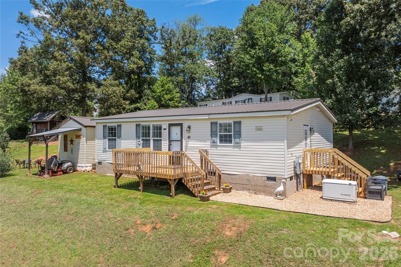 40 Farmstead Road, Leicester, NC - 3 beds, 2 baths, 1,120 sqft - $270,000