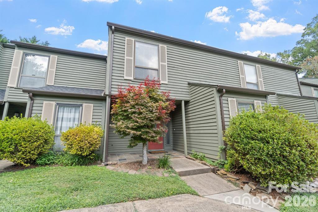 4340 N Center St Apt 403, Hickory, NC 28601. property listing photo