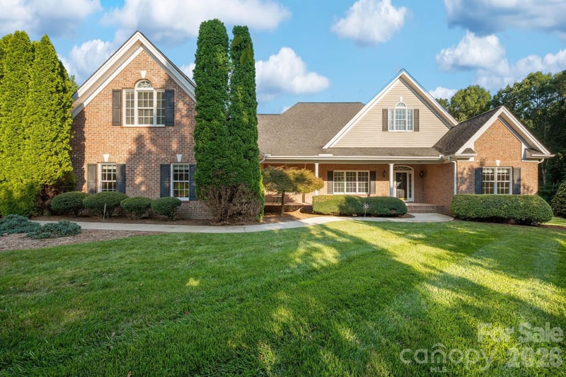 1851 29th Avenue Place NE, Hickory, NC - 3 beds, 4 baths, 3,640 sqft - $764,900