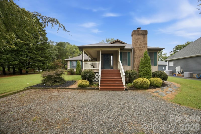 20118 Rainbow Circle, Cornelius, NC - 3 beds, 2 baths, 1,833 sqft - $650,000