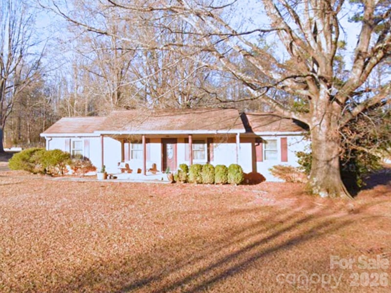 205 Robin Lane, York, SC - 2 beds, 1 bath, 1,066 sqft - $140,000