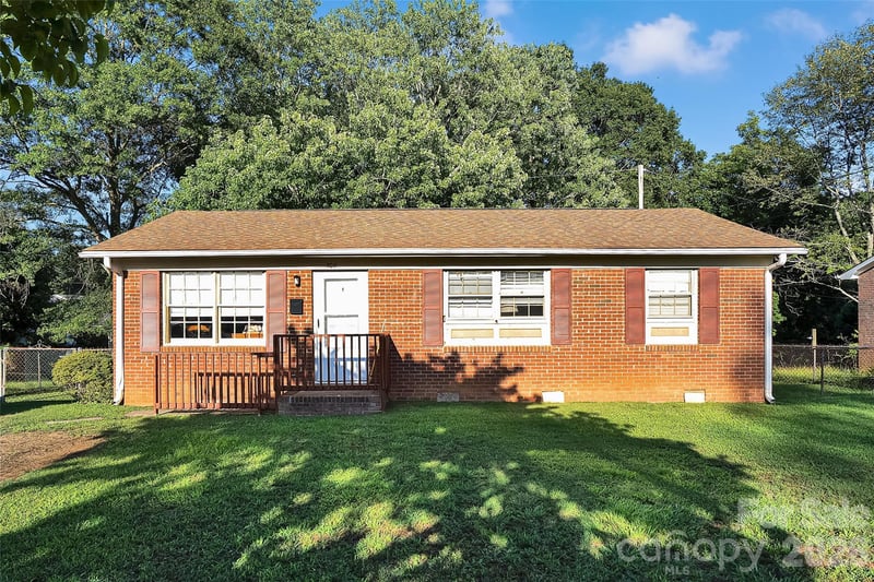 308 S Pine Street, Dallas, NC - 3 beds, 1.5 baths, 960 sqft - $149,900