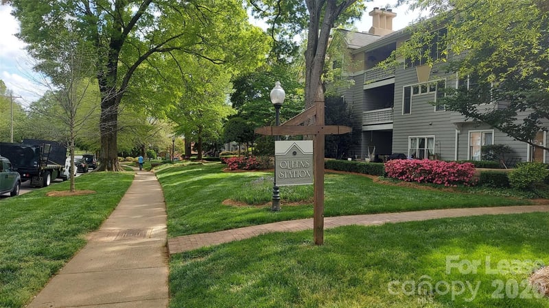 226 Queens Road Apt 68, Charlotte, NC - 2 beds, 1.5 baths, 890 sqft - $1,925