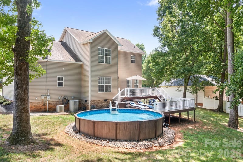 142 Valley Glen Drive, Troutman, NC - 3 beds, 2.5 baths, 2,015 sqft - $425,000