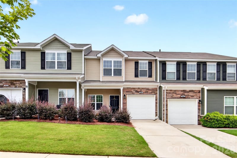 14406 Targert Lane, Charlotte, NC - 3 beds, 2.5 baths, 2,069 sqft - $309,000