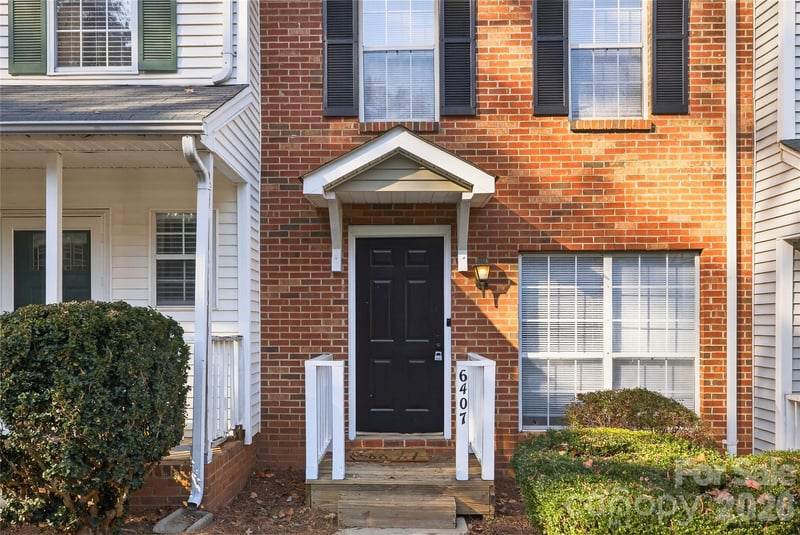 6407 Windsor Gate Lane, Charlotte, NC - 2 beds, 1.5 baths, 950 sqft - $159,900