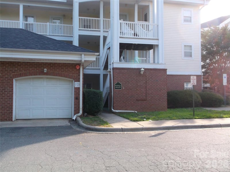 8927 Meadow Vista Road, Charlotte, NC - 2 beds, 2 baths, 965 sqft - $145,000